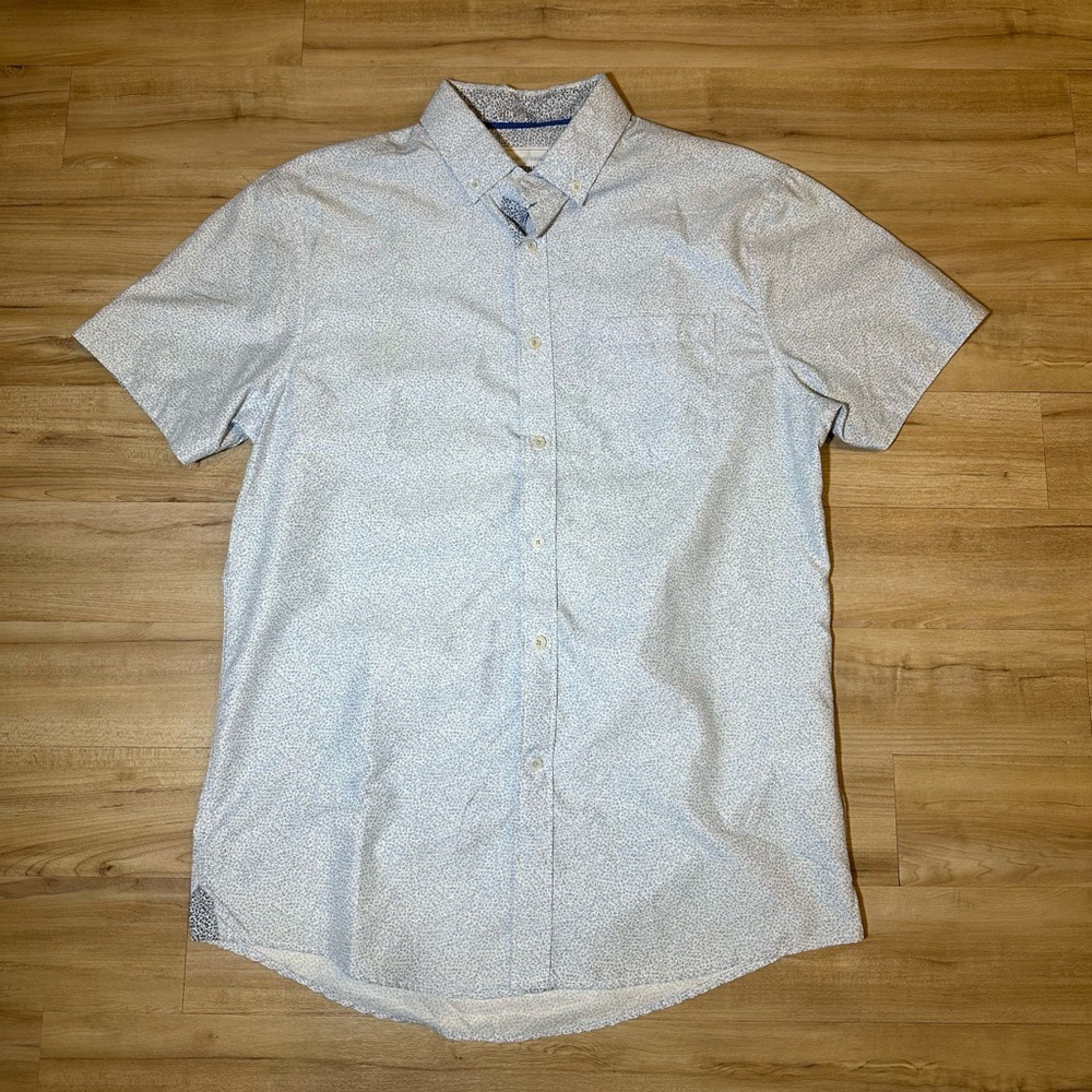 International Report Quality Classics Slim Fit Button Down Shirt Size Medium